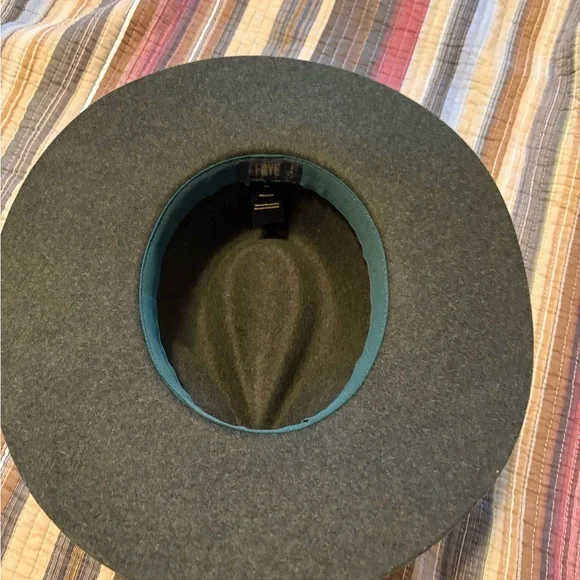 Frye green hat with leather Band - Picture 4 of 5